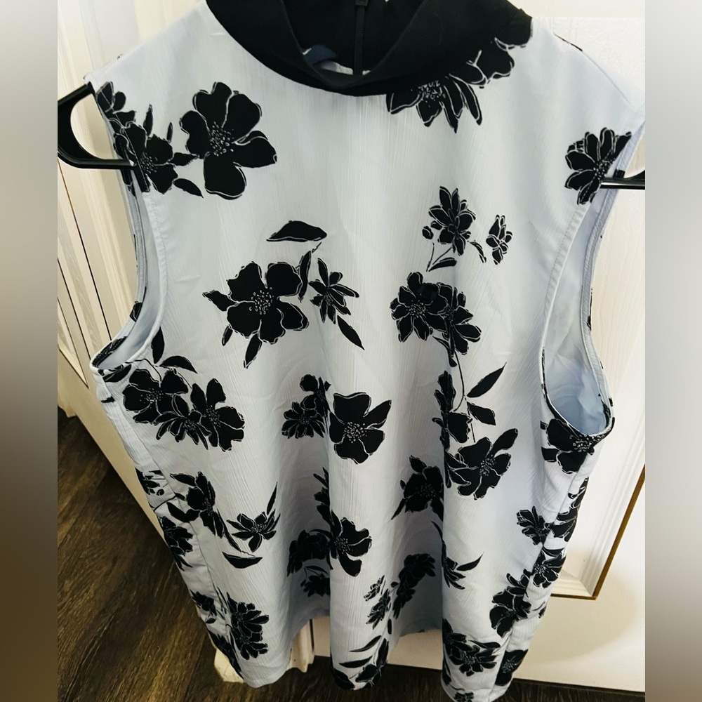 Lands End Chase Bank Top